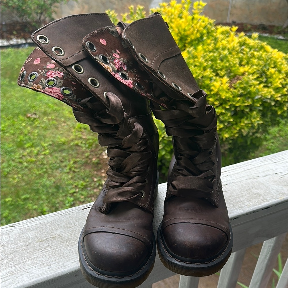 Dr. Martens Brown 1914 Triumph